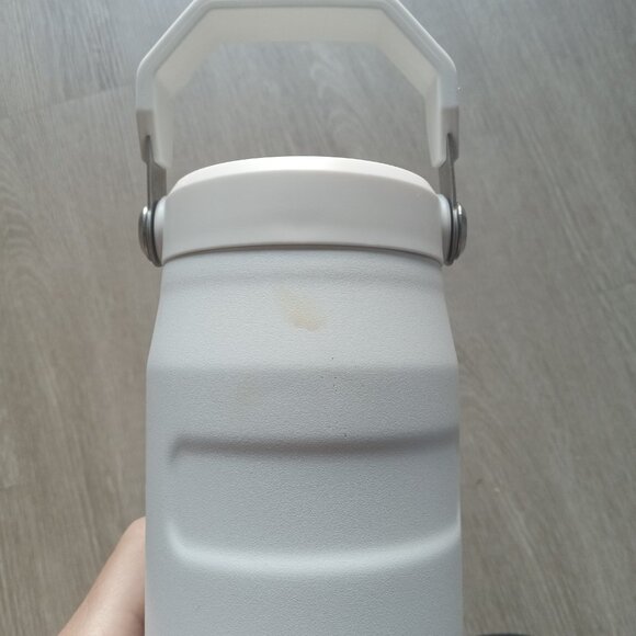 NEW White 24oz. Stanley Waterbottle - Picture 7 of 9